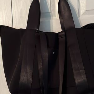 Fabletics - Neoprene Grip Duffle Gym Bag - black.